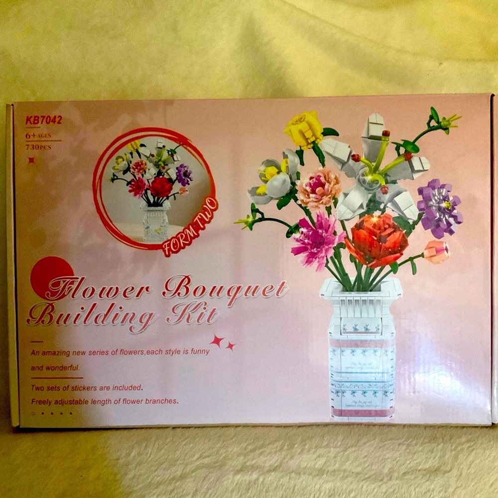 Lego Like Flower Bouquet w/Vase  Building Kit NIP - Picture 2 of 6